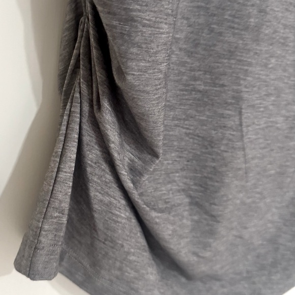 Athleta ‘Essence’ Pleated Short Sleeve Crew Neck T-Shirt in Heather Gray Size L - Picture 8 of 8
